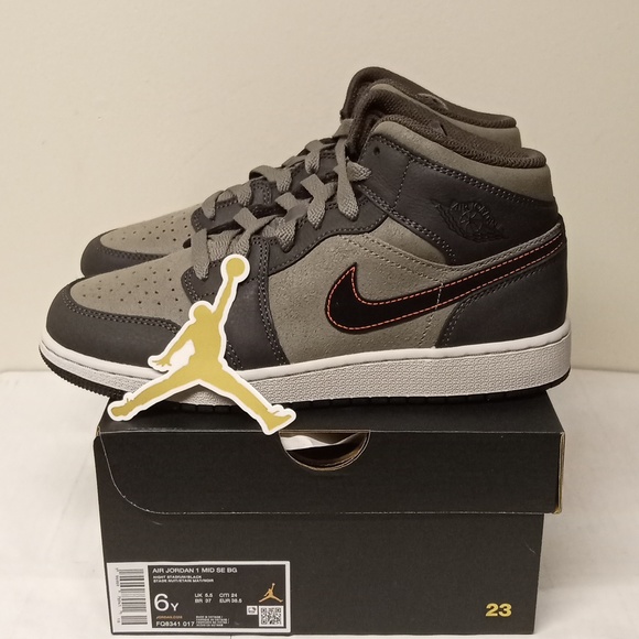 Air Jordan 1 mid SE BG - Picture 7 of 13